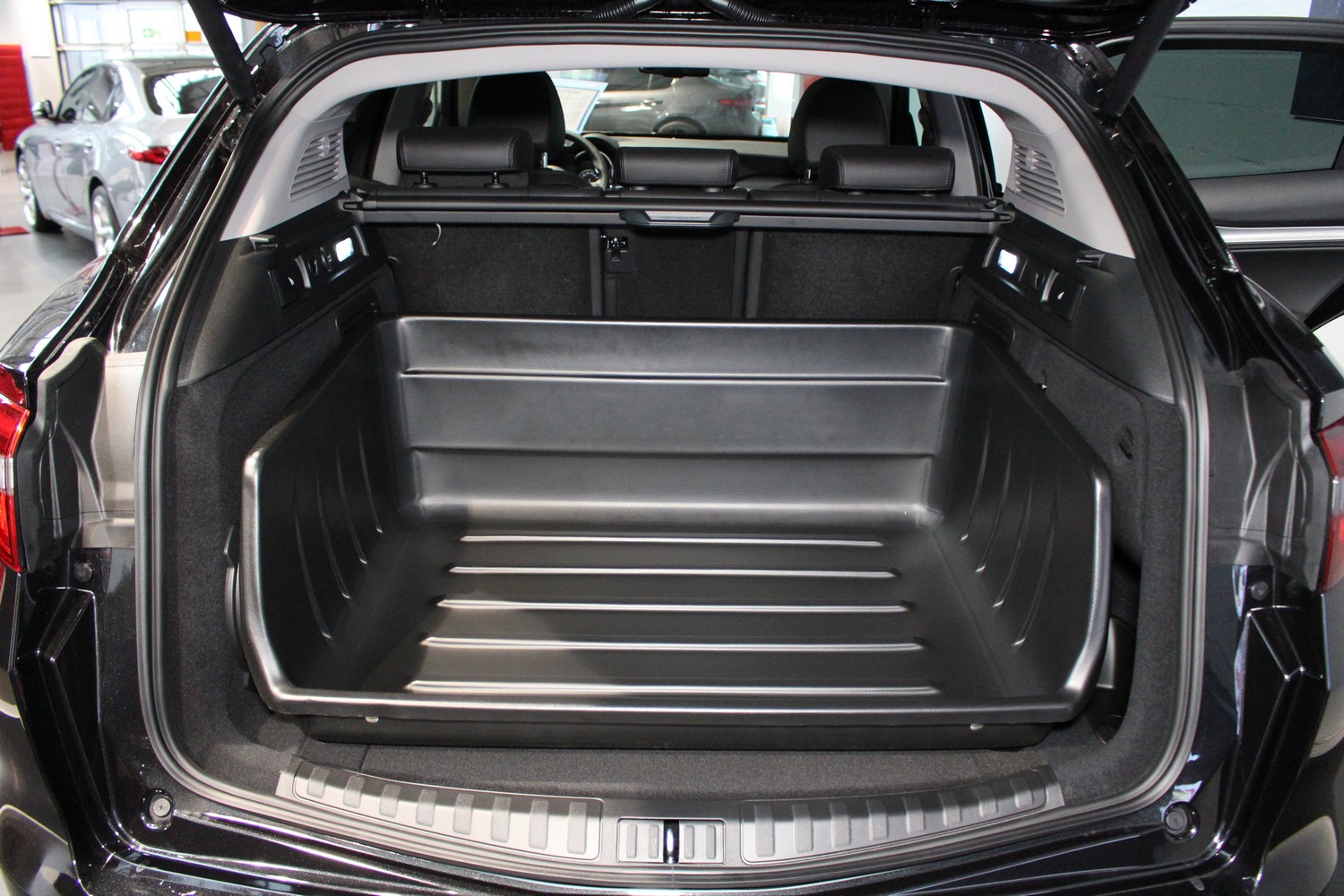 Boot liner suitable for Alfa Romeo Stelvio (949) 2017-present Boot-Guard 99 x 80 x 33 cm Boot liner suitable for Alfa Romeo Stelvio (949) 2017-present Boot-Guard 99 x 80 x 33 cm