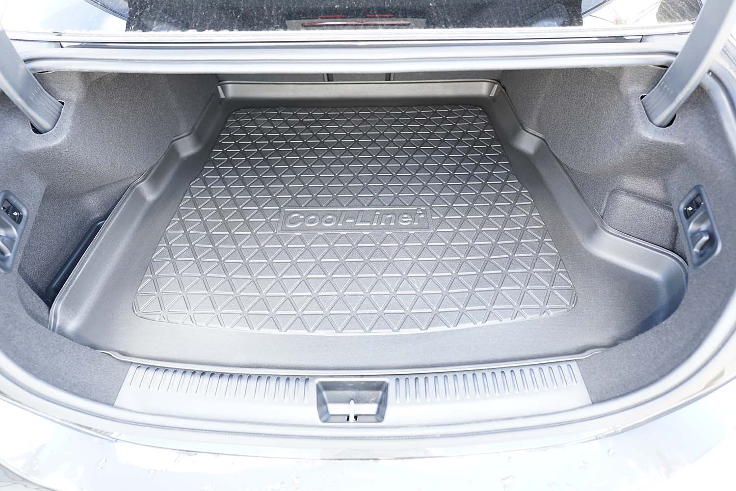 Tapis de coffre convient à Mercedes-Benz Classe E (W214) 2023-présent 4 portes tricorps Cool Liner antidérapant PE/TPE caoutchouc