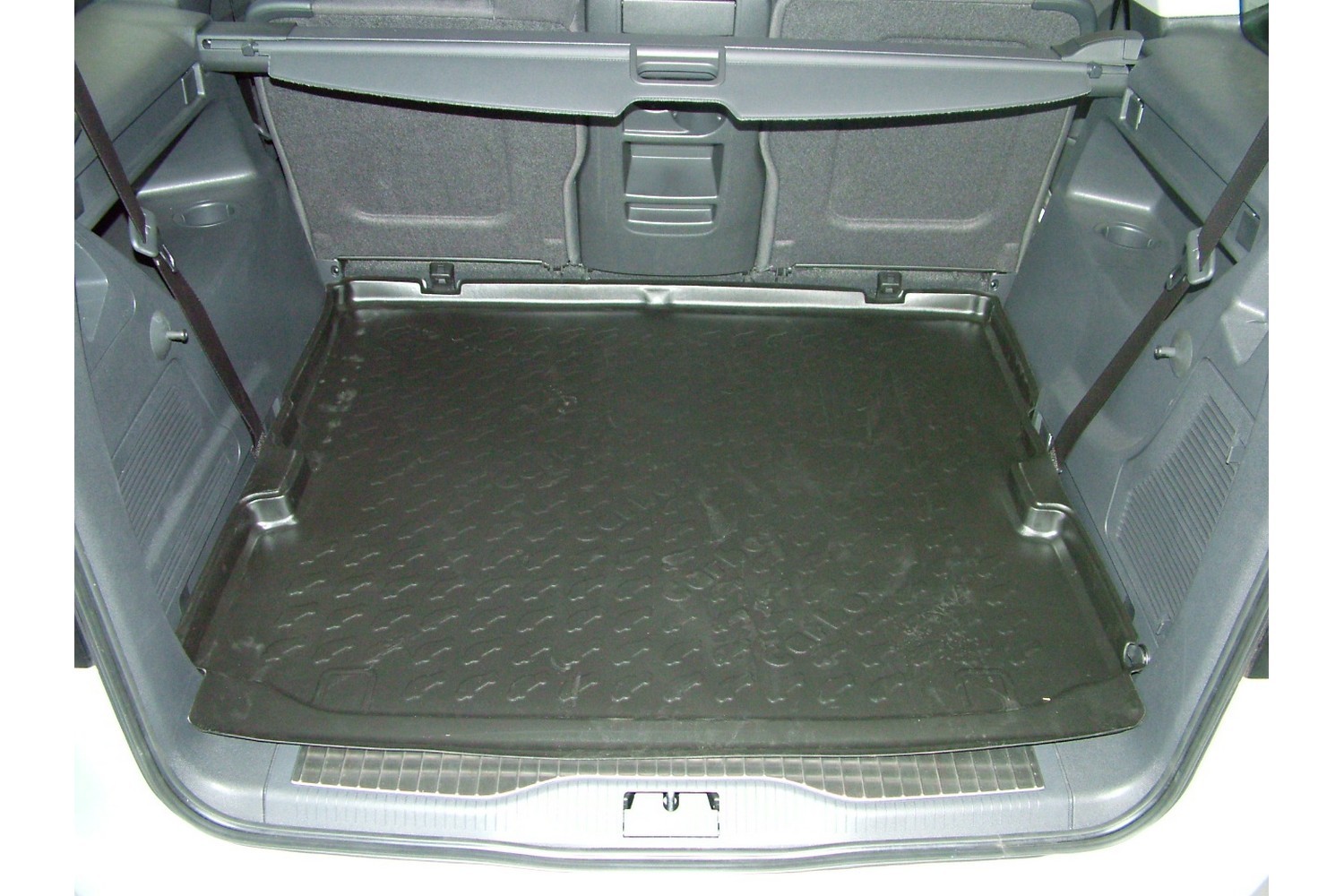 Boot mat suitable for Opel Zafira B 2005-2011 Carbox Form PE rubber - black